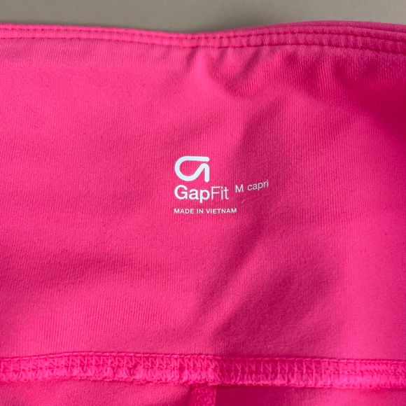 GAP Fit Neon Pink Capri Tights - Picture 5 of 11